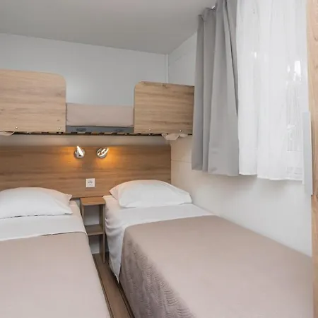 营地 Sibenik 亚德里亚